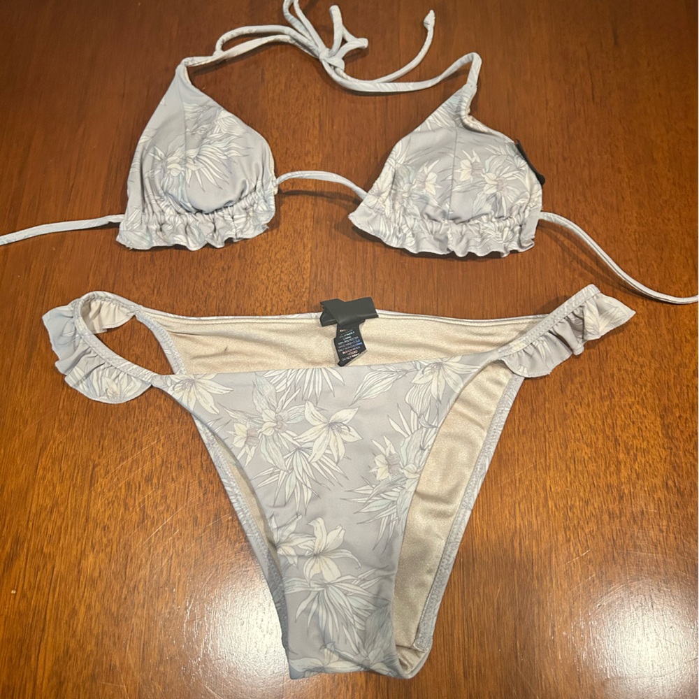 La Hearts by Pacsun Gray Floral Bikini Set